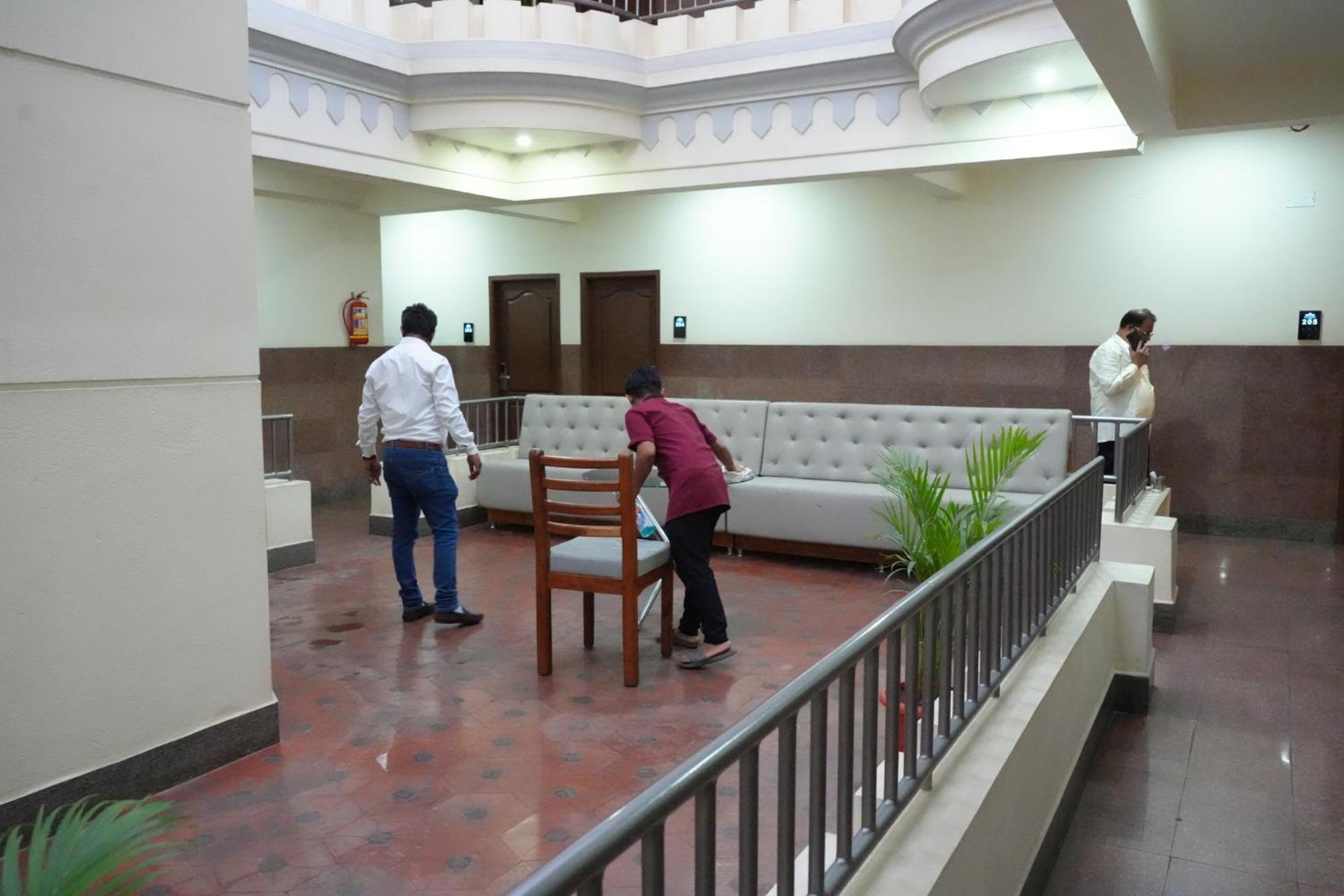 Sri Sai Residency Hotel Tumkur Exterior photo